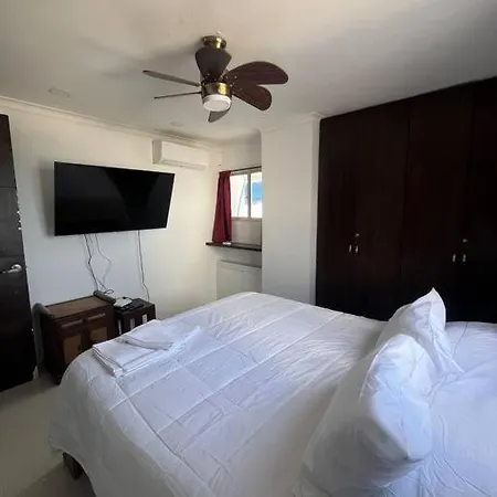 Cozy Beachfront Apt Great Views Cartagena