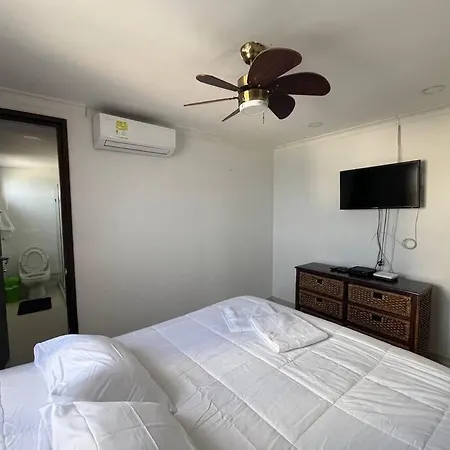 Cozy Beachfront Apt Great Views